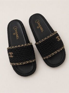 CC ch***l platform sandal